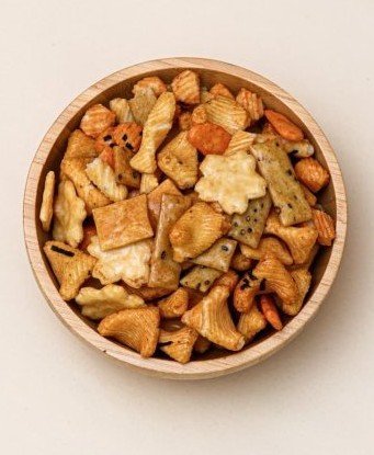 مقرمشات هندية  متنوعة، تُعرف أيضاً باسم "سينبي"