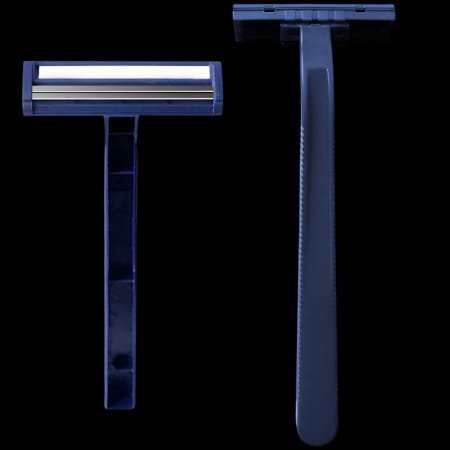 شفرات حلاقة بلاستيكية بسيطة ذات لون أزرق.